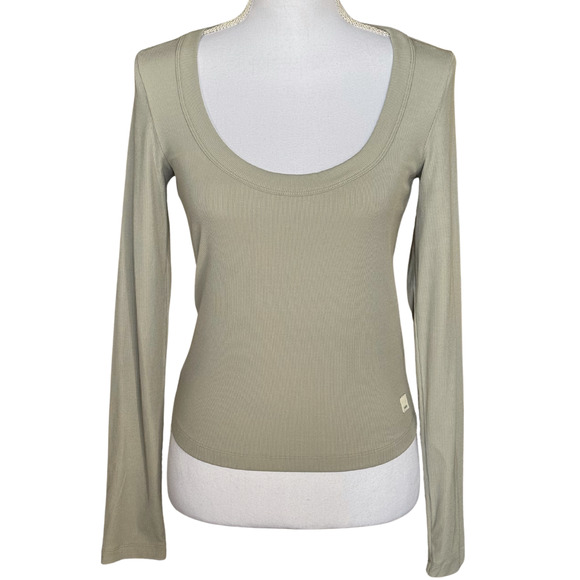 NEW Vuori Women's Long Sleeve Pose Scoop Tee in Talc sz Small Shirt Ribbed - Picture 1 of 5